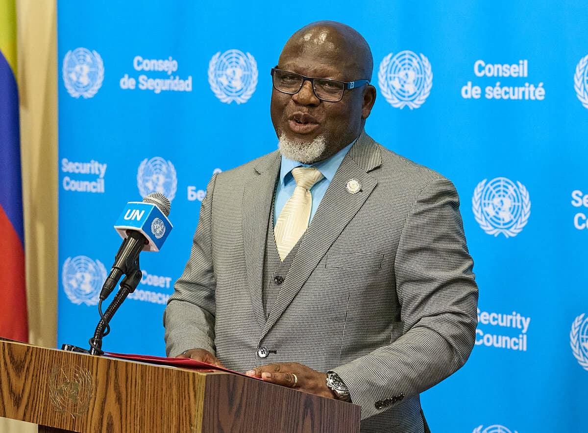 Embajador Zénon Mukongo Ngay de la República Democrática del Congo